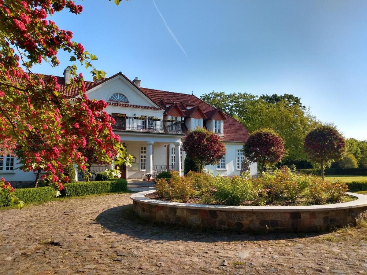 Dwor W Bychowie Gniewino Esterno foto
